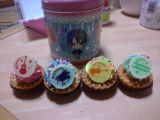 �����v��