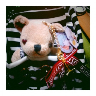 �����v��